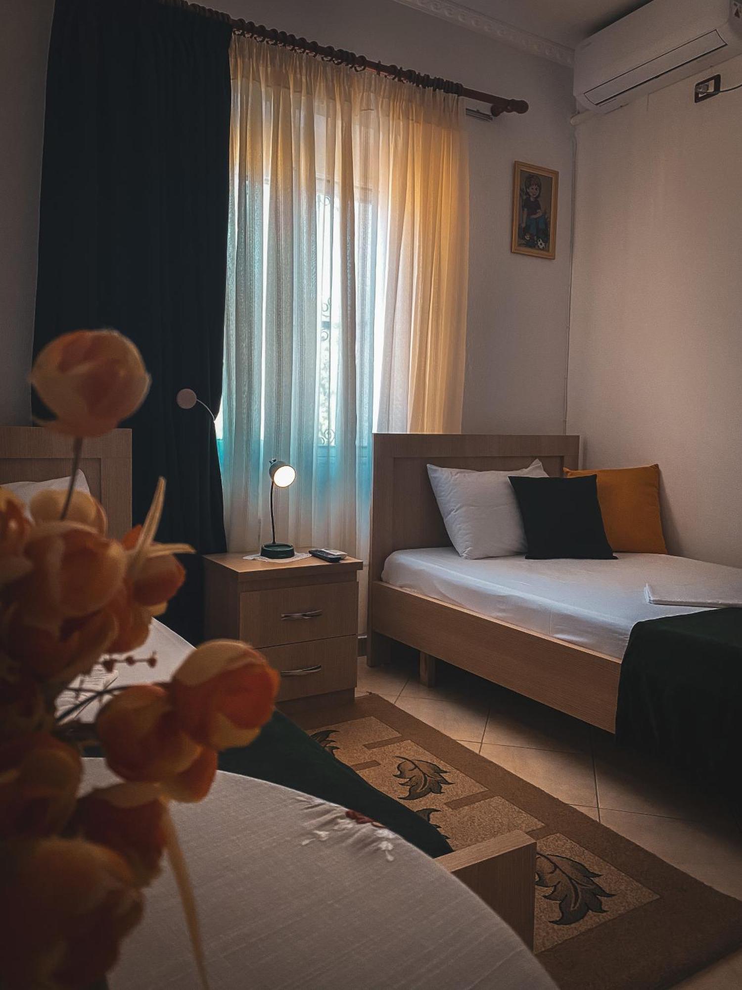 Guest House Juald Gjirokaster Ngoại thất bức ảnh