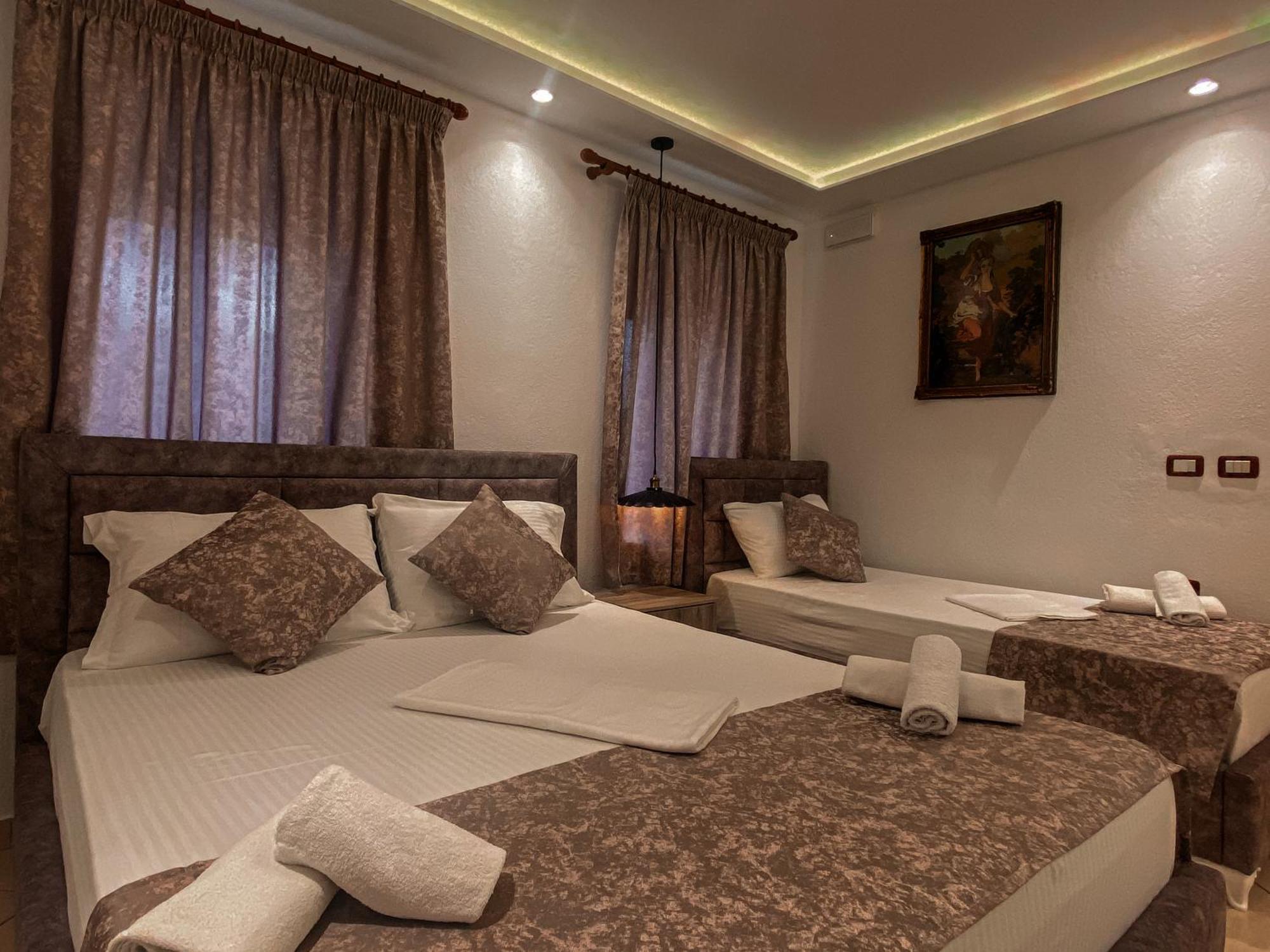 Guest House Juald Gjirokaster Ngoại thất bức ảnh